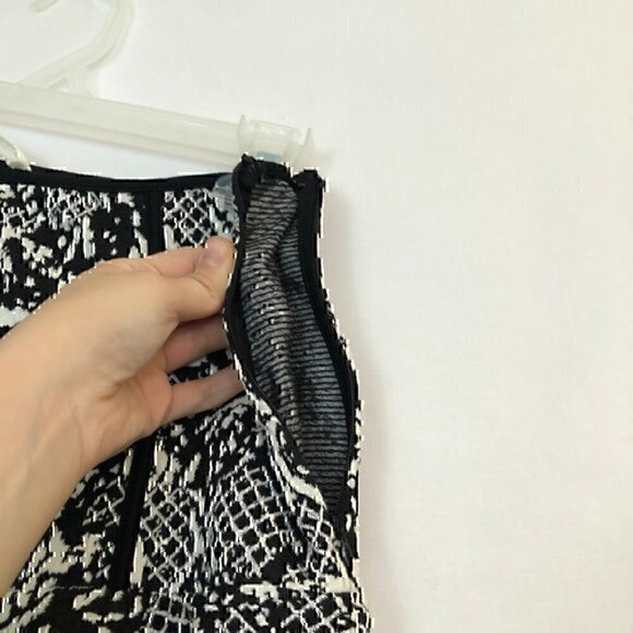 ROBBI NIKKI Mixed Print Jacquard Fit Flare Skirt Black Cream Ivory Floral Mini S - Picture 8 of 9